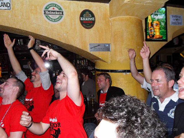 Kilians 2010-07-2422.jpg - ... unterstützen den Helden lautstark!